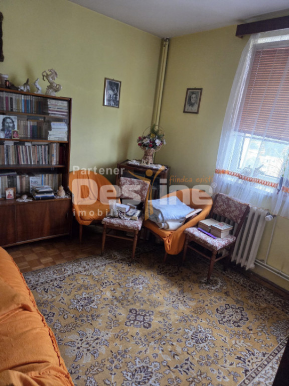 Apartament cu 2 camere, etaj intermediar, lift, bloc izolat