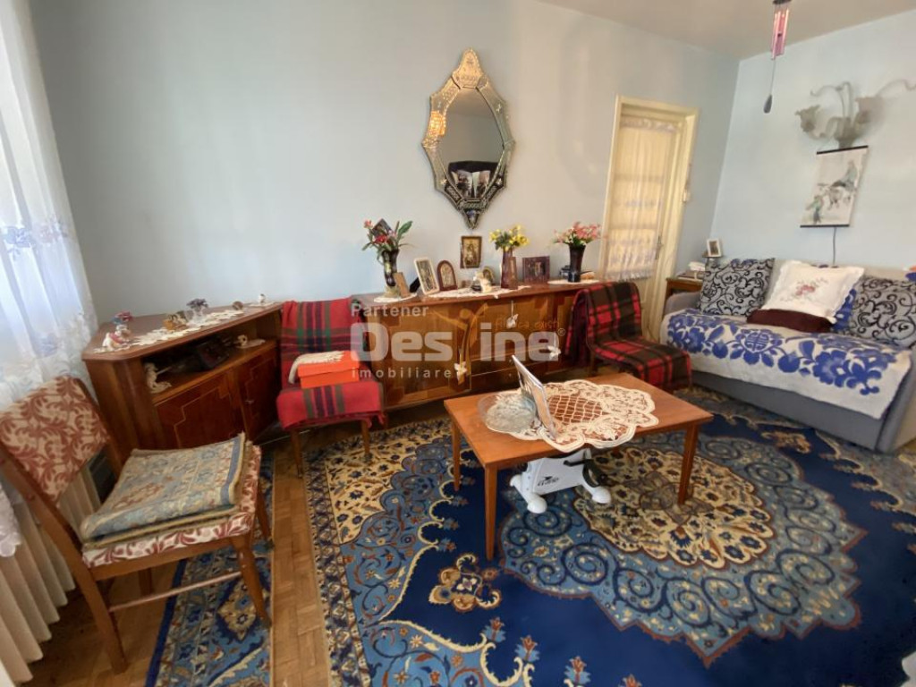 Apartament cu 2 camere, etaj intermediar, lift, bloc izolat