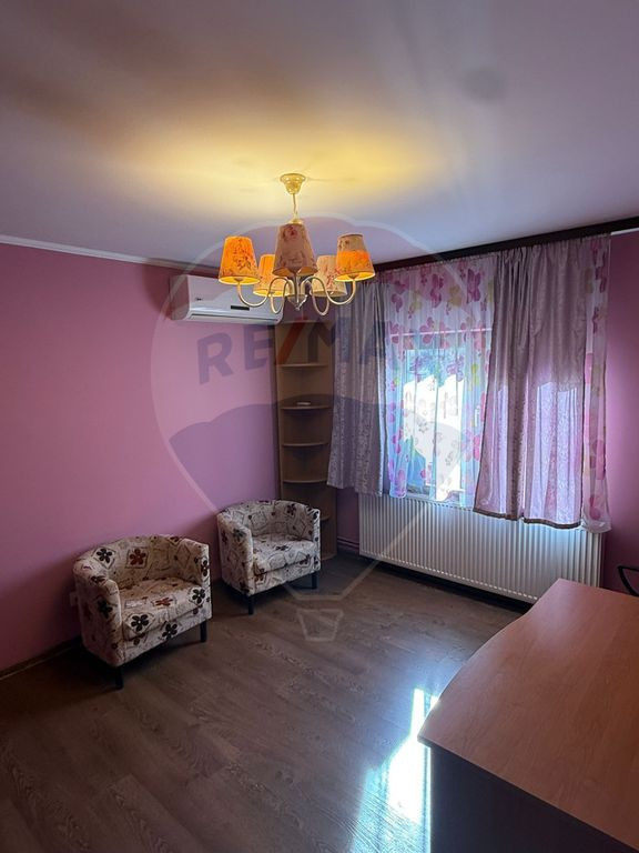 DE INCHIRIAT APARTAMENT 4 camere zona centrala