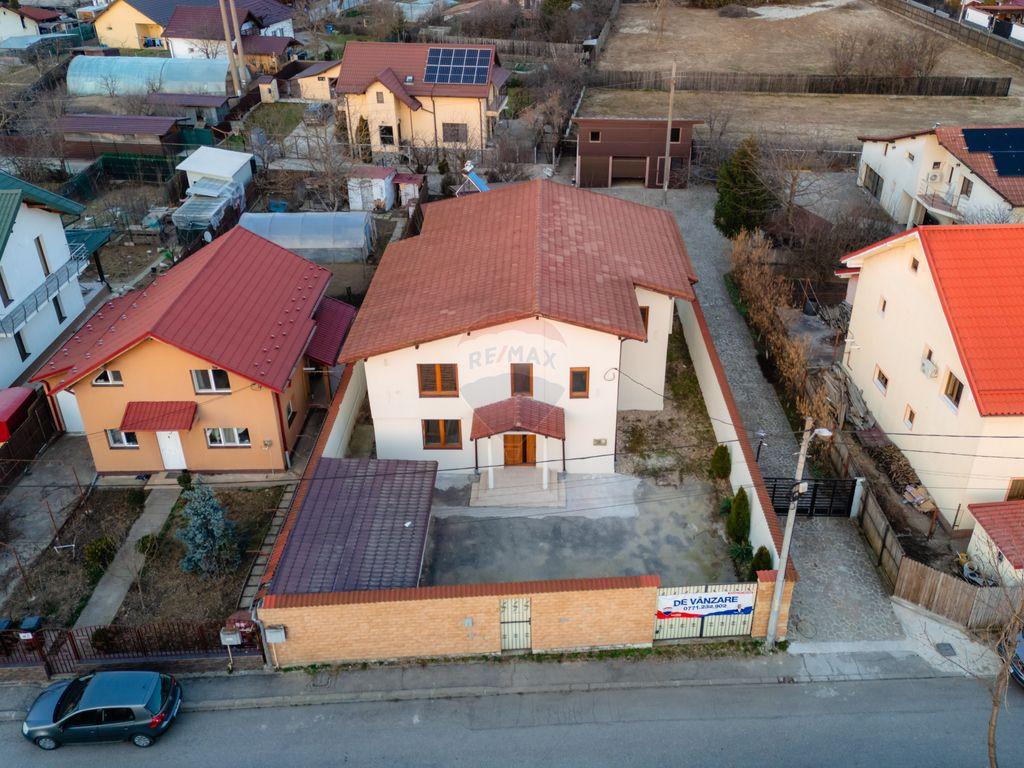 Casă individuală de Vânzare, 242mp utili+ teren de 380...