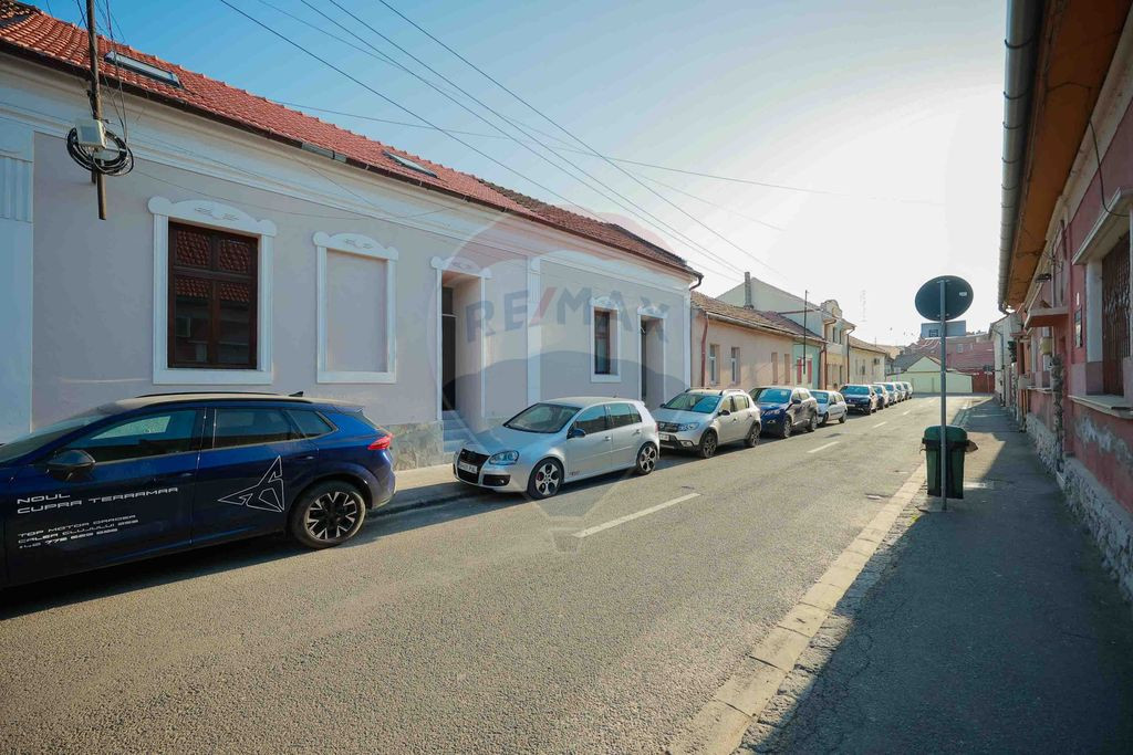 Apartament cu 4 camere de vânzare, ultracentral