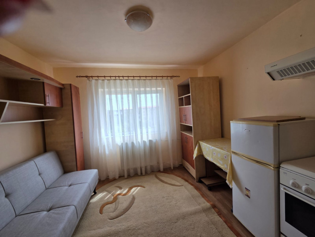 Garsonieră zona Girocului