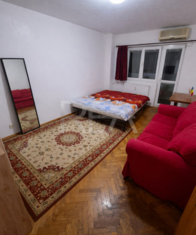 3 camere Parcul Circului decomandat, et. 4, an 1978, 77 mp