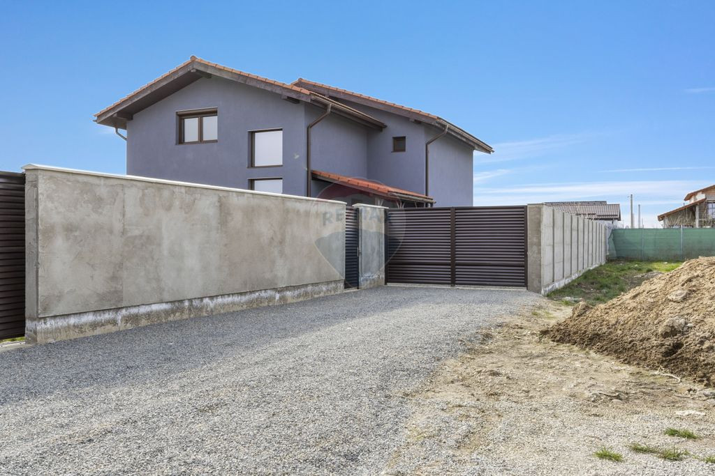 Casă noua finisata complet 150 mpu de vanzare in Livada,...