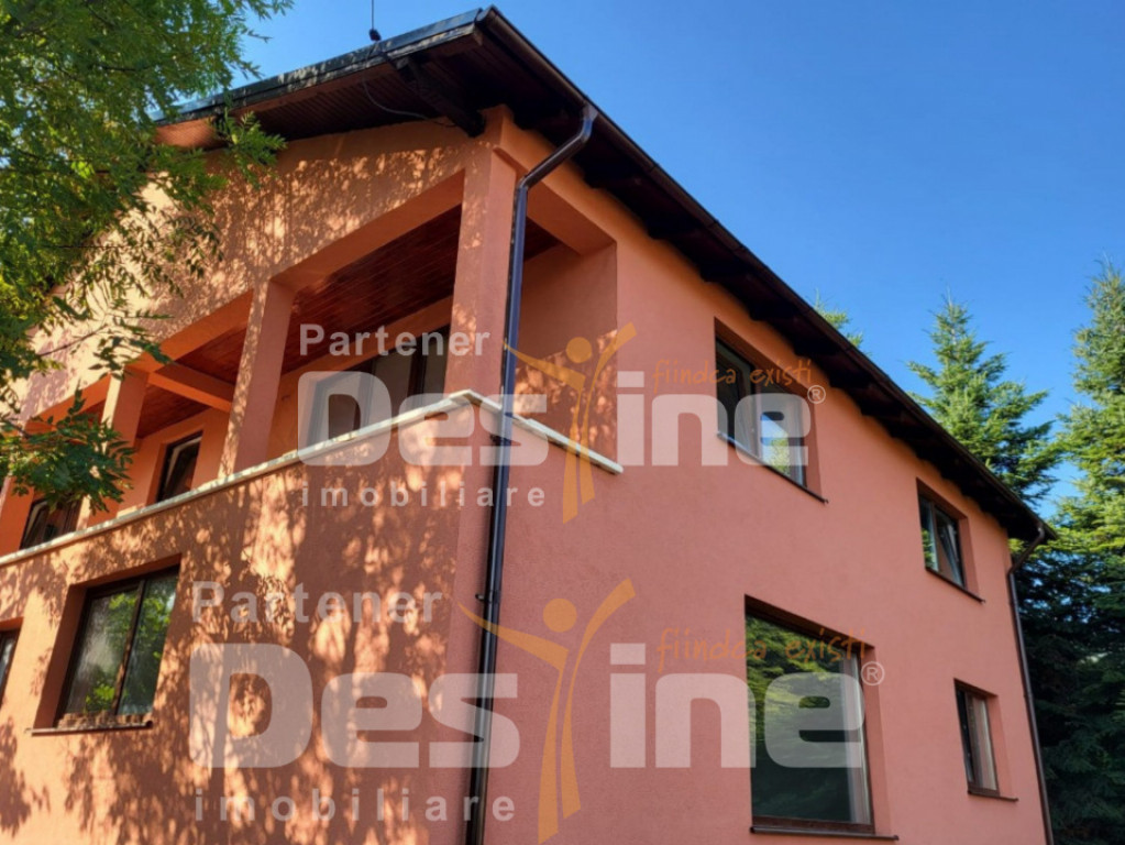 Vilă spațioasă de vânzare în Săcele – zona Bunloc, p