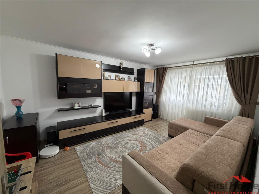 Apartament 2 camere, hol patrat, logie balcon, mobilat si