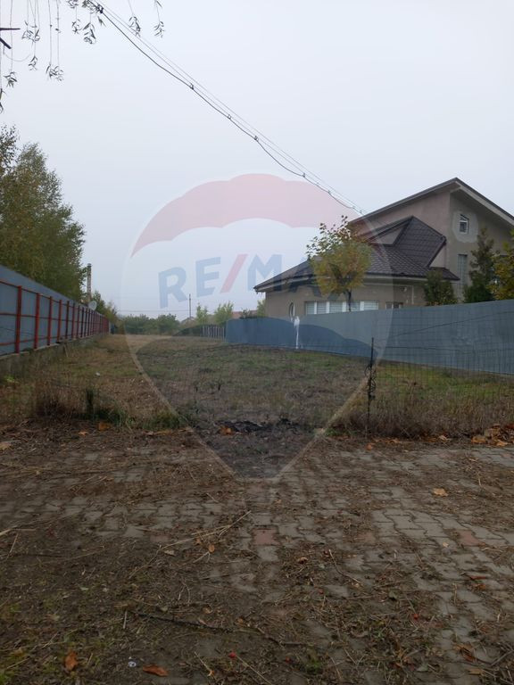 Teren Mandresti / Strada Lacramioarei