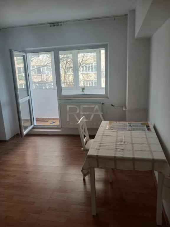 3 camere, 3/10, anvelopat, bloc 1983-Ghencea-Str Vladeasa