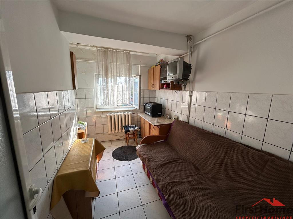 Garsoniera ,34mp, etaj 3, zona sud, Aleea Stadionului.