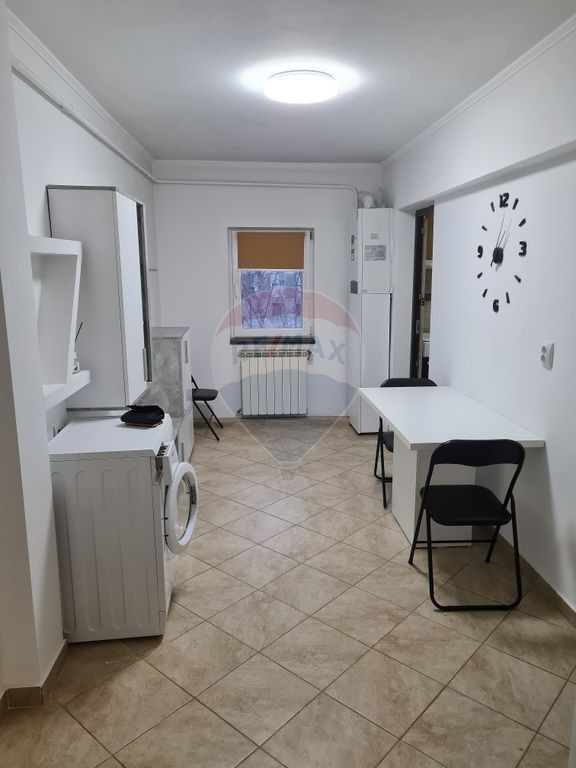 Apartament cu 2 camere de închiriat în zona Est