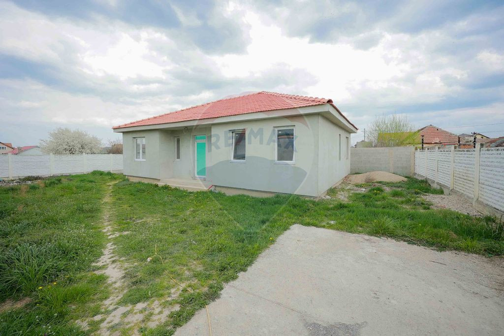 De vânzare casă semifinisată cu 3 camere, 455 mp teren...