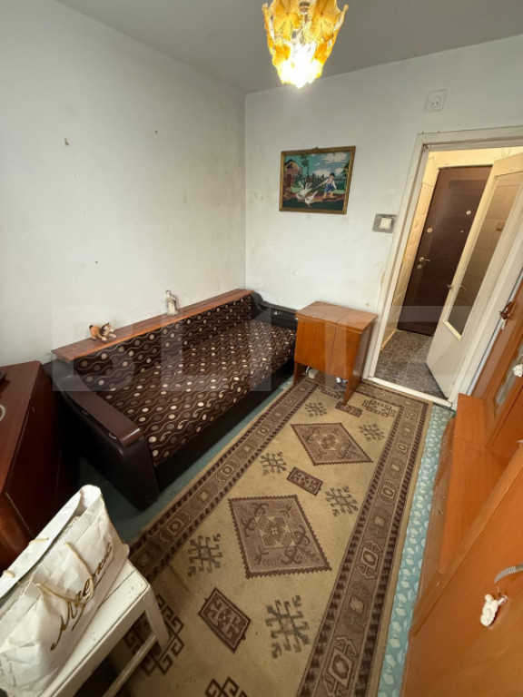 Garsoniera zona Tractorul, mobilata, etaj intermediar