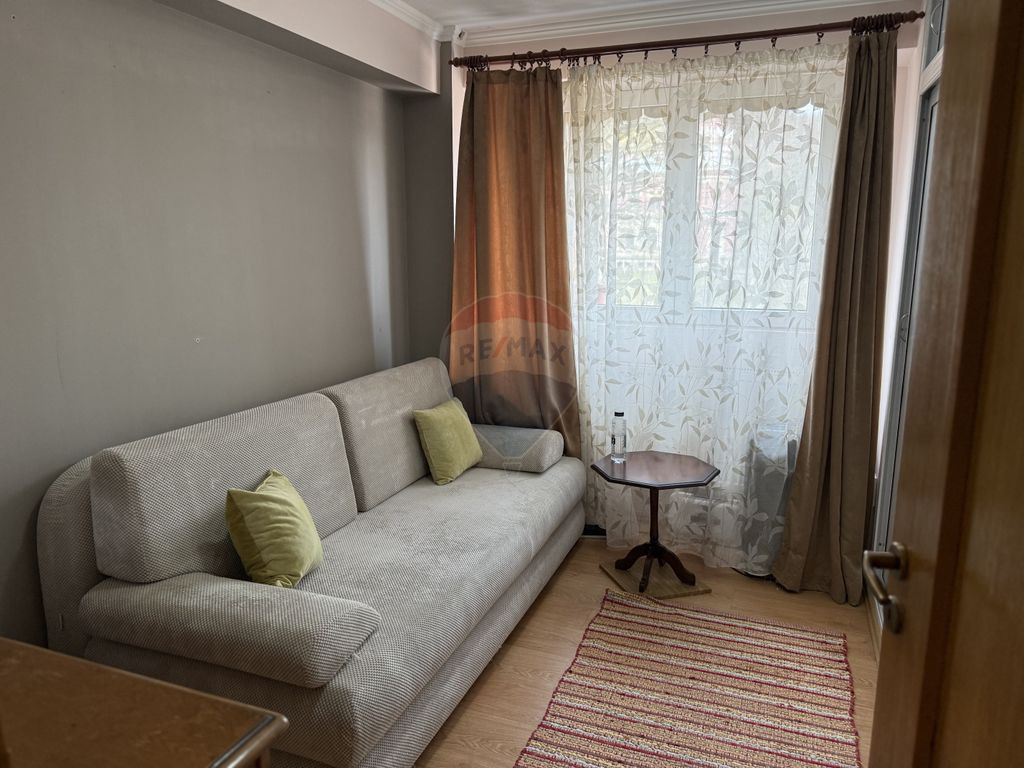 Apartament cu 3 camere de vânzare în Centrul orașului ...