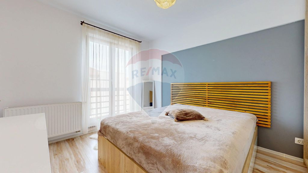 Apartament cu 2 camere de închiriat în zona Tractorul