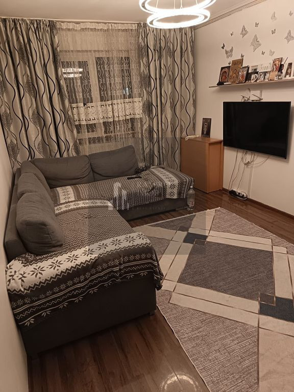 Apartament 3 camere semidecomandat