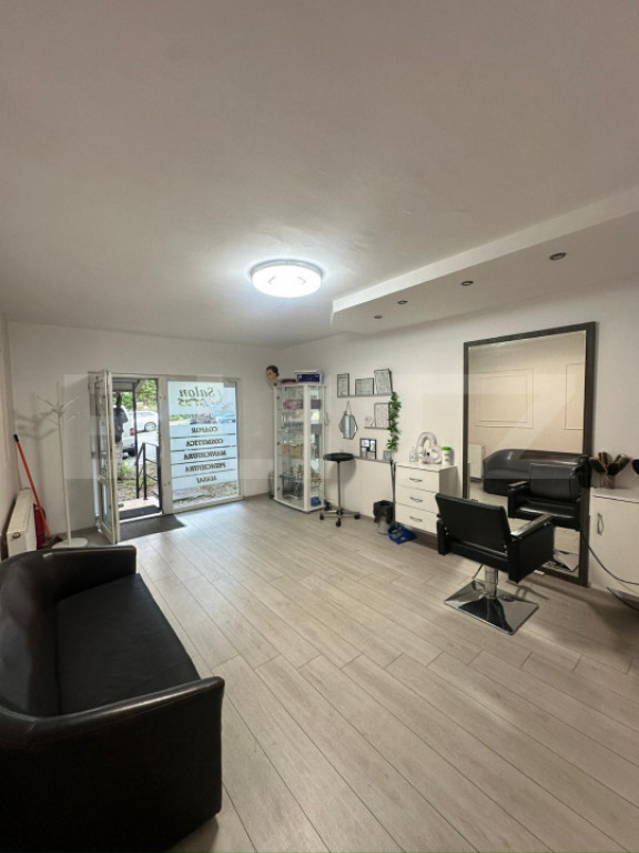 Apartament de 3 camere, parter inalt, spatiu comercial