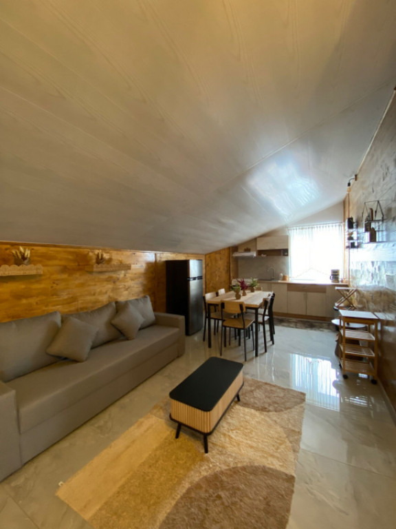 Apartament 4 camere decomandat 140mp, Mansarda, zona Consul