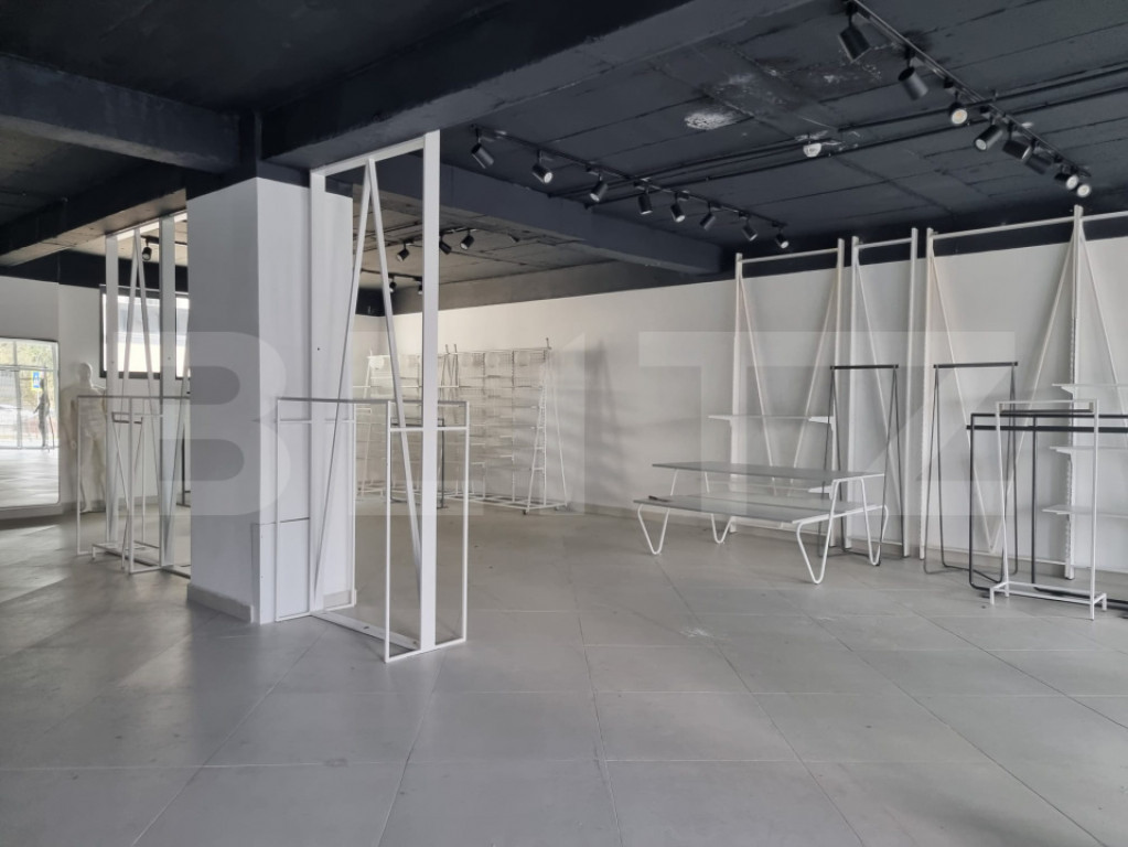 Spatiu comecial pentru showroom, 375mp, bloc nou, zona Corne