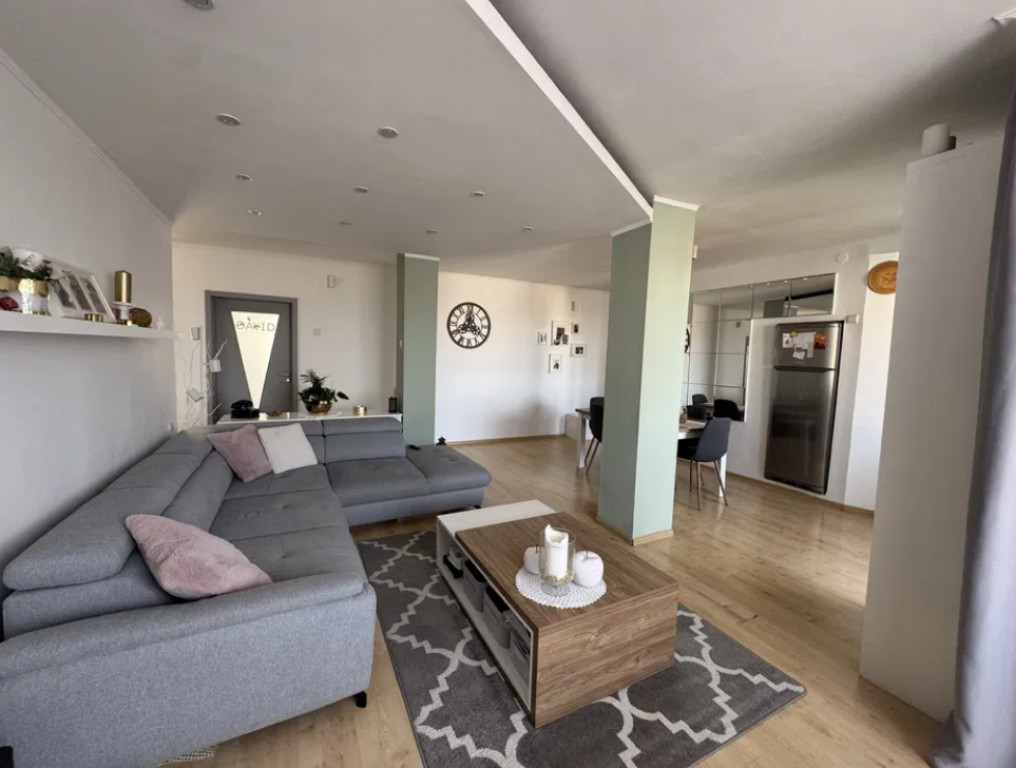 Apartament 4 camere, decomandat - zona Grivitei