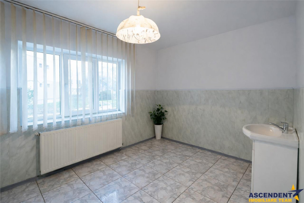 FILM! Targu Secuiesc,2 camere,partial renovat,recomandat:loc