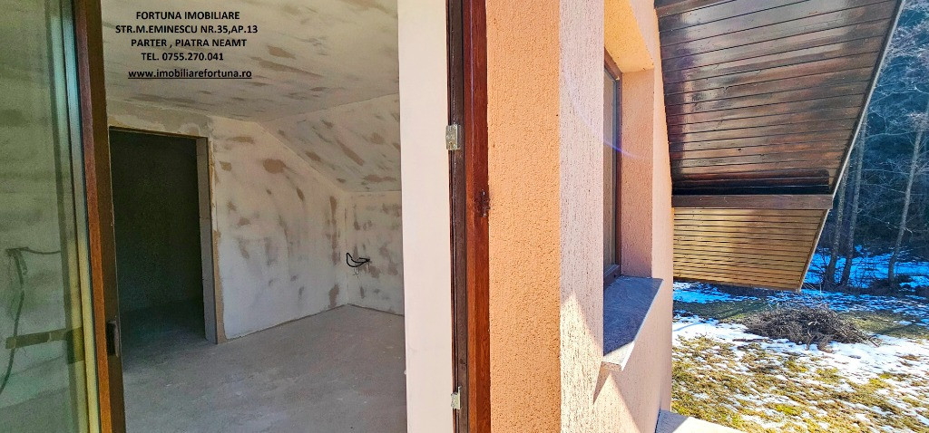 Casa P+M si 1400 mp teren,langa parau si padure, com.Piatra Soimului