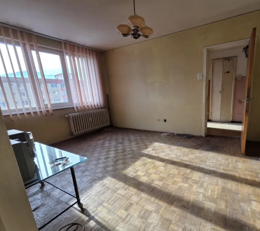 Apartament 2 camere, semidecomandat - zona Garii