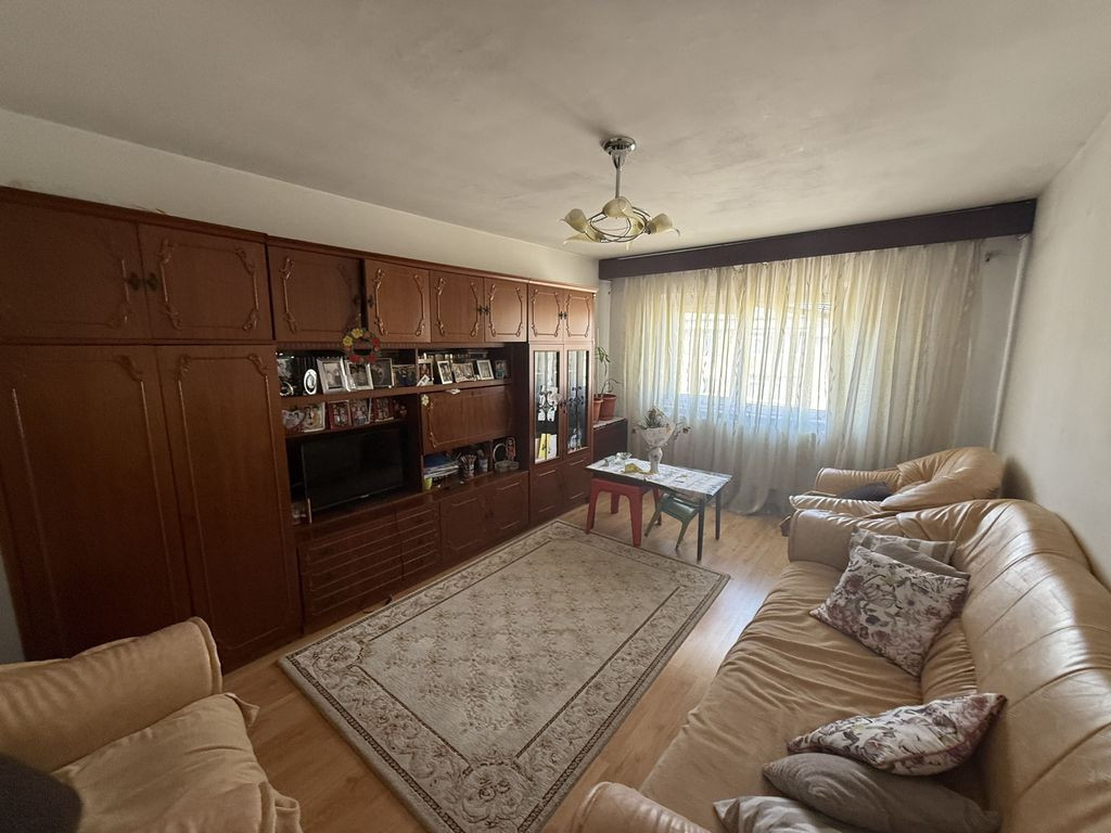 Apartament 3 camere zona Dacia