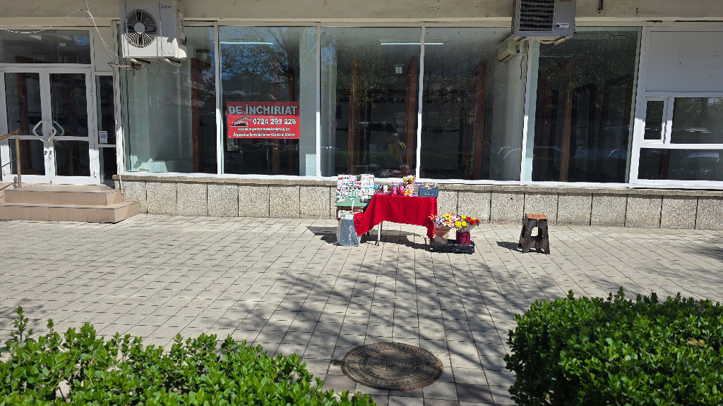 Inchiriez spatiu comercial in Deva, Miorita, parter, vitrina 13 metri