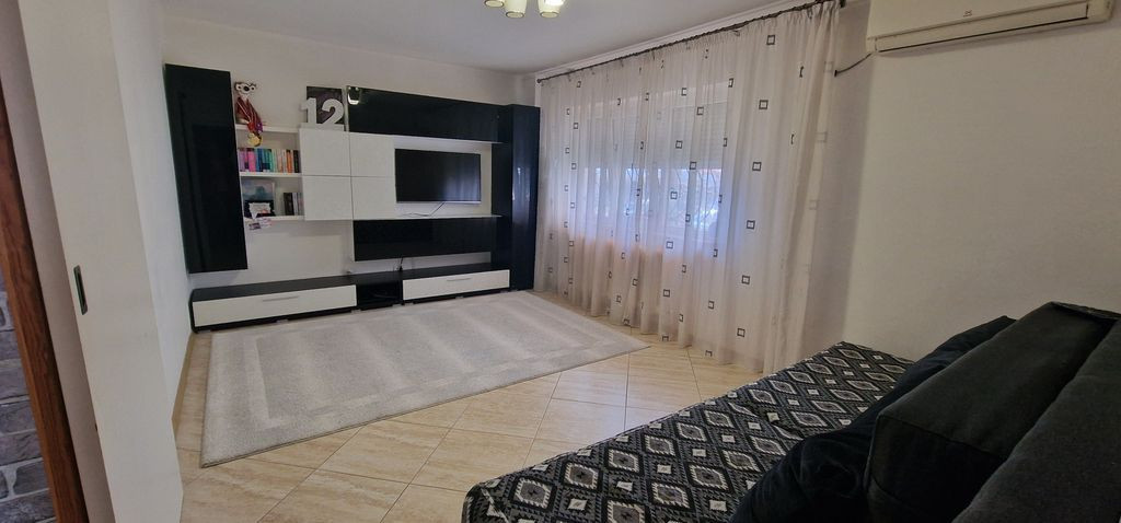 Anda, doua camere parter inalt.