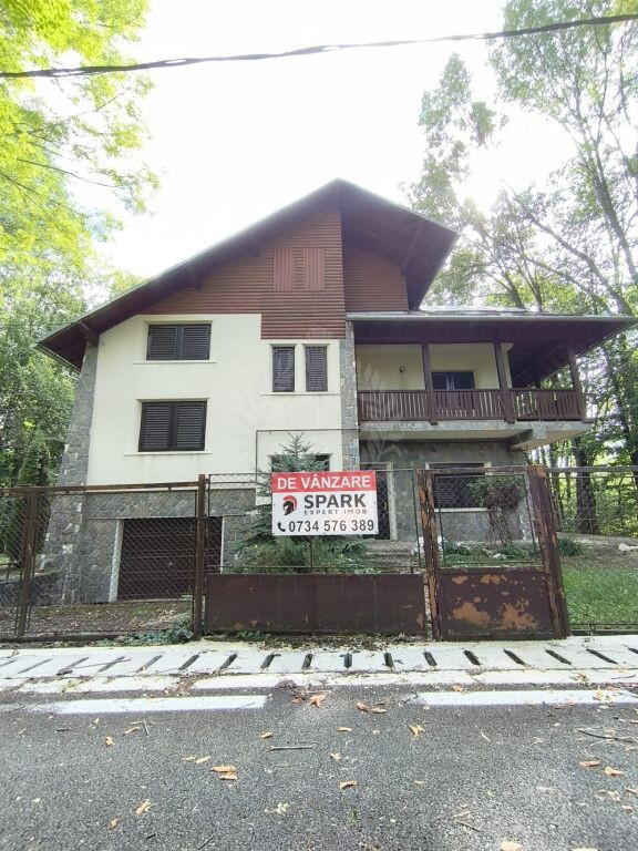 CASA DE VACANTA//CORNU DE JOS