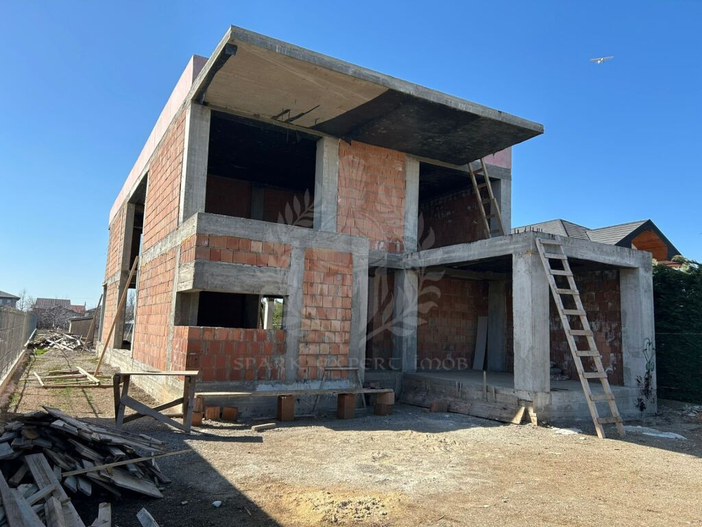 Casa la rosu. Strejnicu. 6 camere