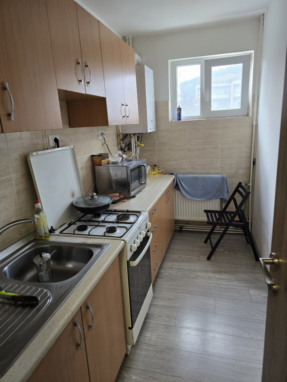Apartament 4 camere, 3 băi, complet renovat, etaj 2, balcon