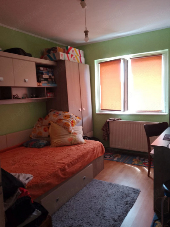 Apartament cu 4 camere, decomandat - zona Gemenii
