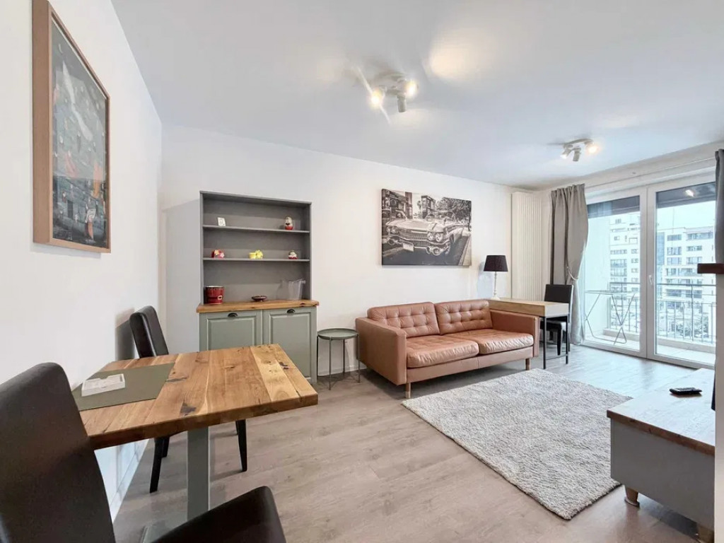 Studio la etaj intermediar, cu balcon si loc de parcare, sit