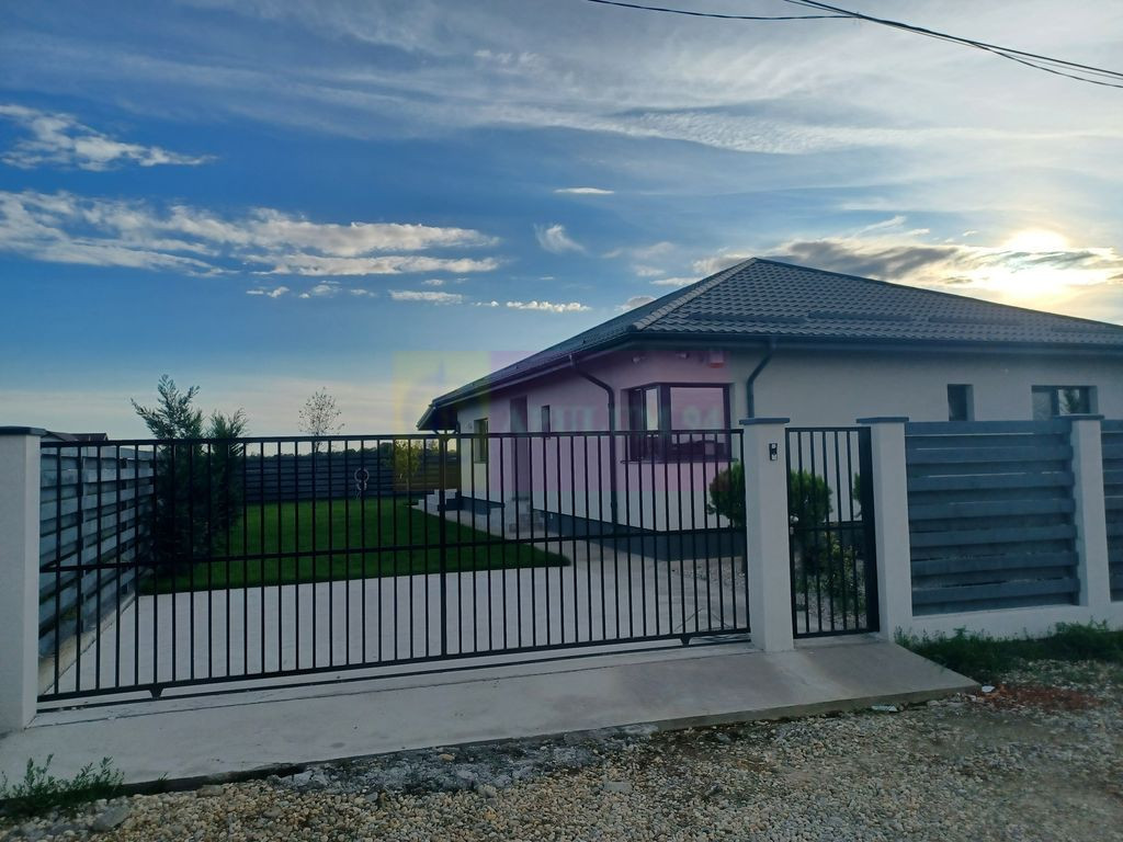 Casă 4 camere 162 mp, 115 utili, curte 505 mp, Săbăreni