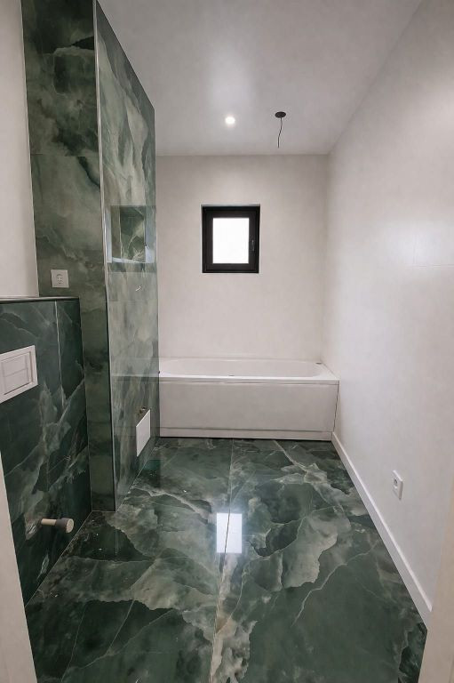 De vazare apartament cu 3 camere, Baia Comunala, 135.000 ...