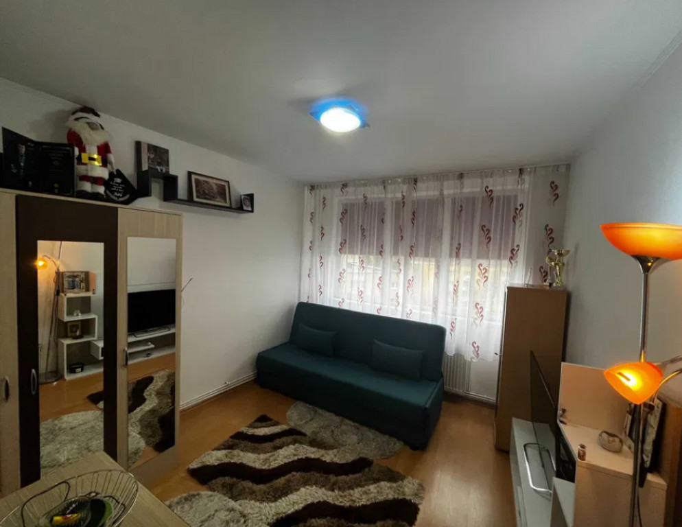Apartament 2 camere, semidecomandat - zona Astra