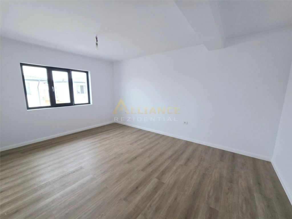 Vila individuala- panouri solare- 4 camere- 800m de STV - 4