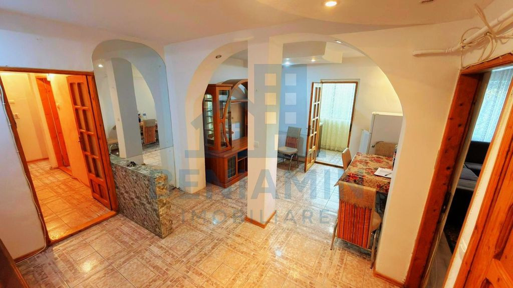 Apartament decomandat 3 Camere Renovat Utilat 1 Mai etaj 3