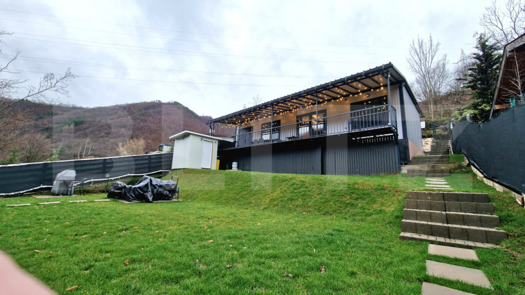 Cabană cochetă 4 camere, 130 mp utili, 180 mp teren, în S