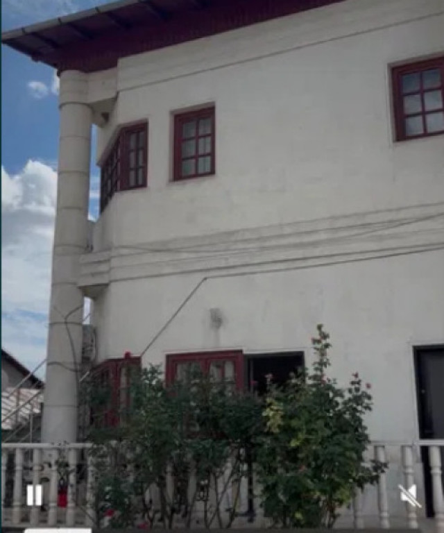 Casa cu 7 camere de vanzare | Zona Centrala, Baicoi | Com...