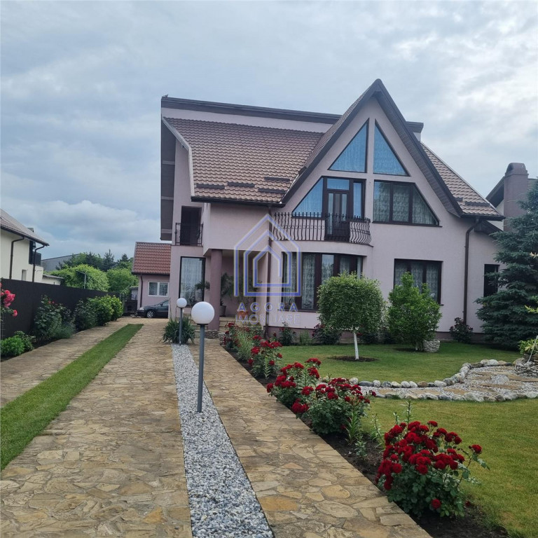 Vila de 200 mp cu anexe 40 mp si teren 1600 mp