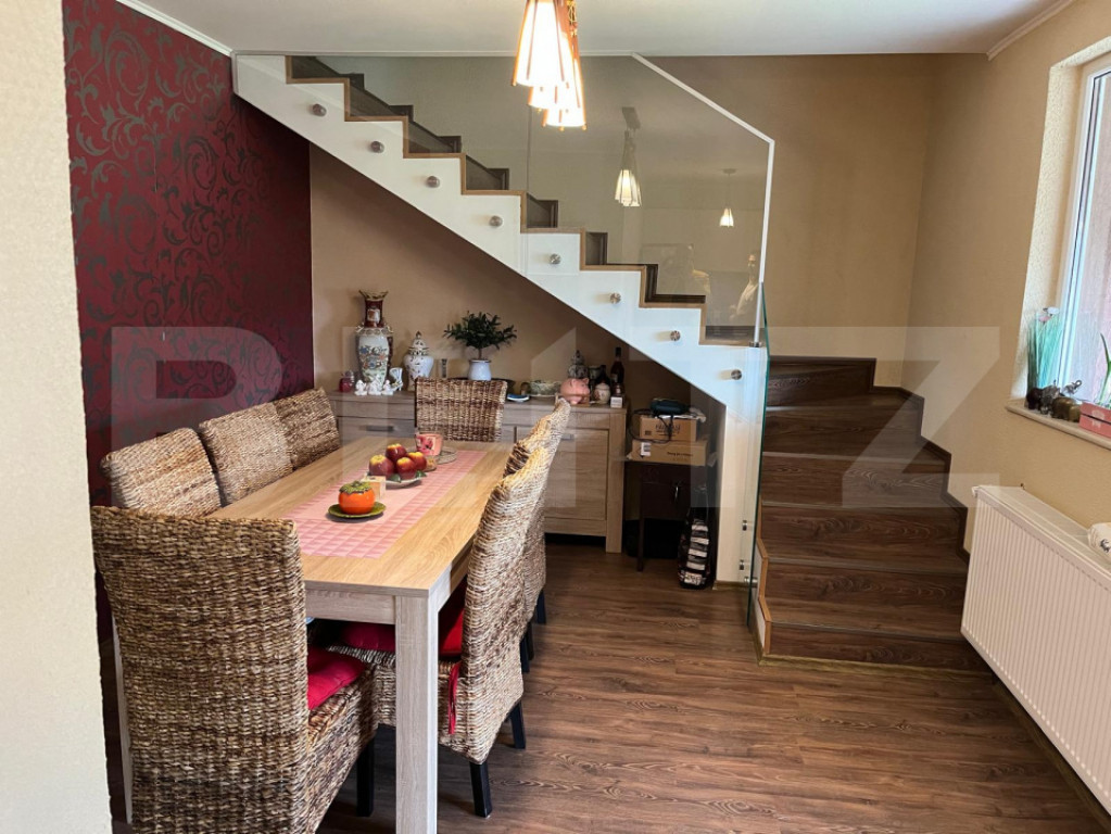 Casa in Nojorid cu curte in fata casei pentru auto, 306 mp t