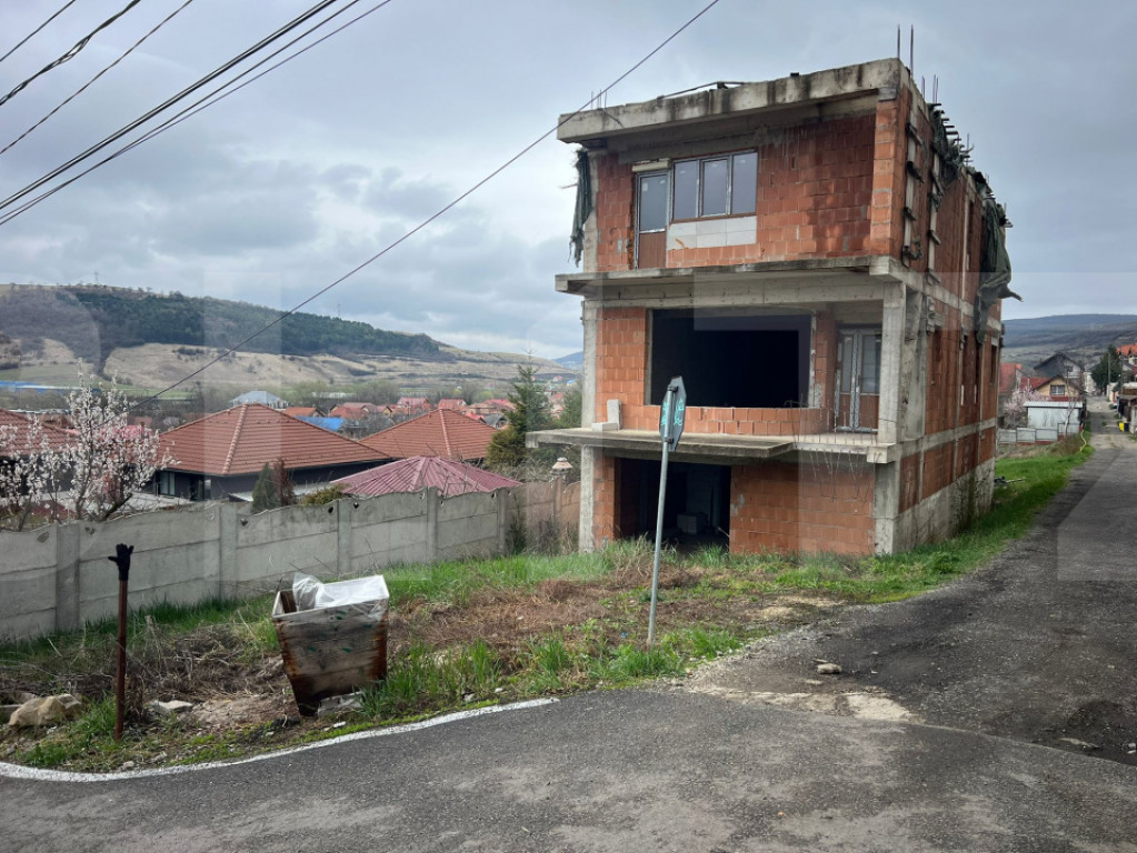 Teren 600 mp în Baciu – oportunitate unică, casă inclus