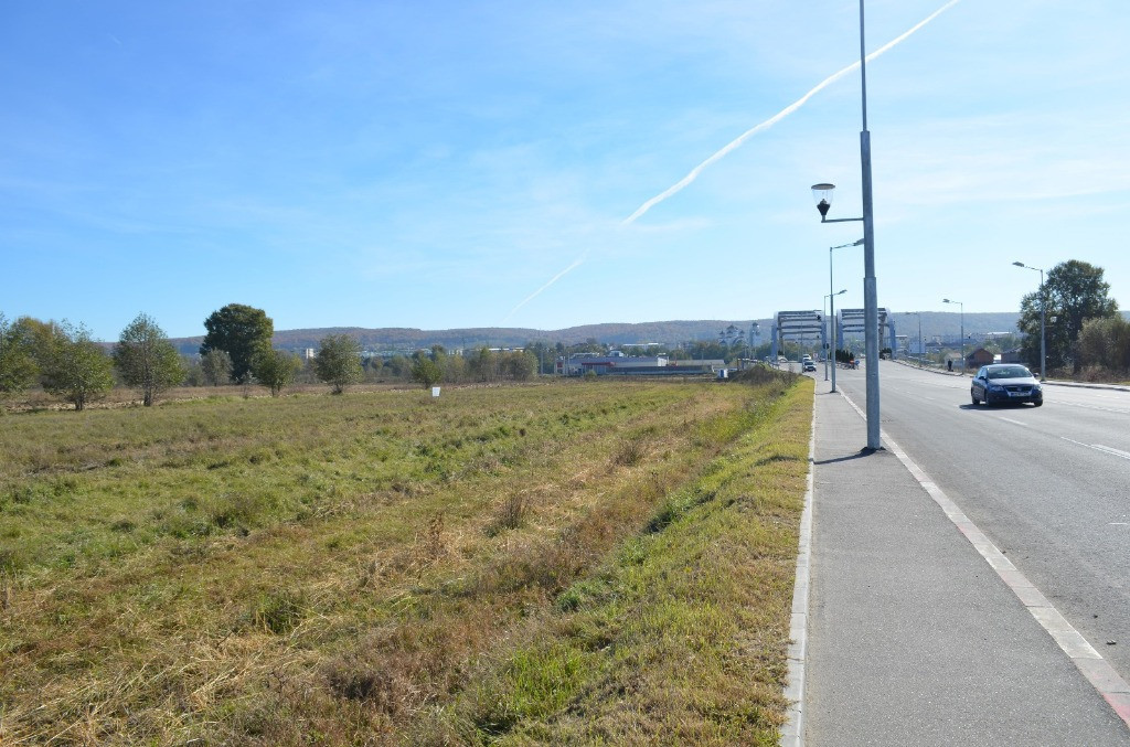 Teren intravilan de vânzare 7.002 mp Mioveni Deschidere 70 m la bld.