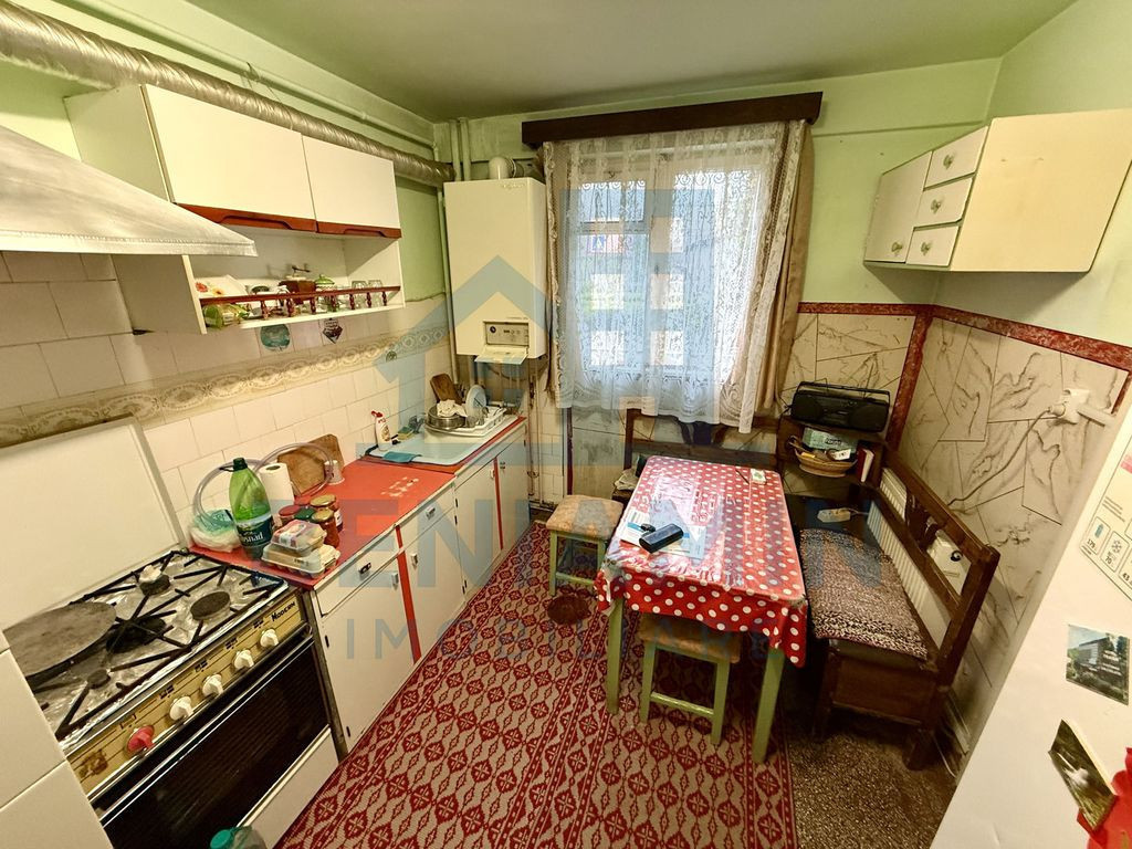 3 decomandate - parter - 65mp - centrala - gol - Scriitor...