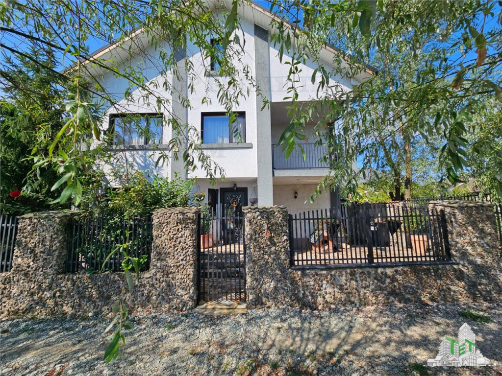 Vila superba, cu piscina, 970mp teren, D P E M, gradina amen