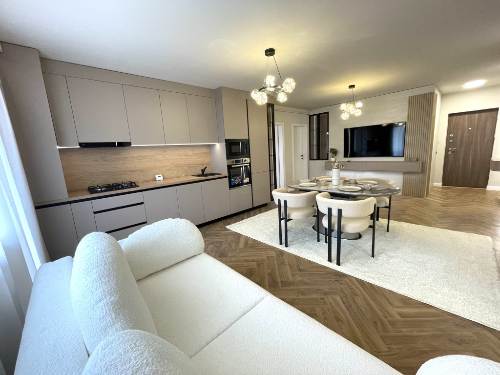 P.F vând apartament 3 camere Florești, Cetății, două băi, bloc cu lift