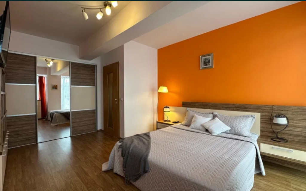 Apartament 3 camere, decomandat - zona Racadau