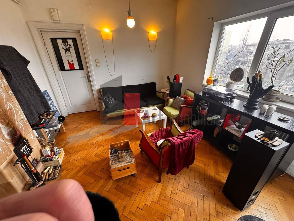 APARTAMENT 3 CAMERE -IANCU DE HUNEDOARA/ LANGA GUVERN